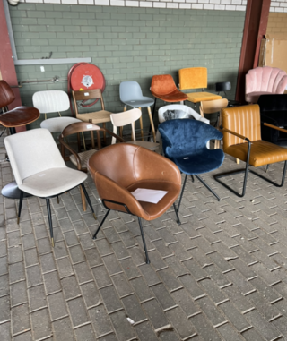 Ca. 17x Diverse barkrukken, fauteuils en stoelen, O.a. Zuiver En Dutch